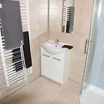 Appartement Courcelles アパート
