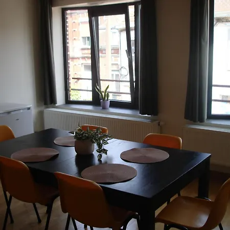 Appartement Courcelles 아파트 *