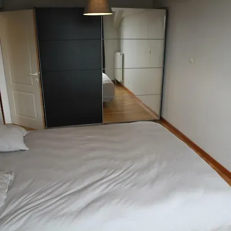 Appartement Courcelles 아파트 *