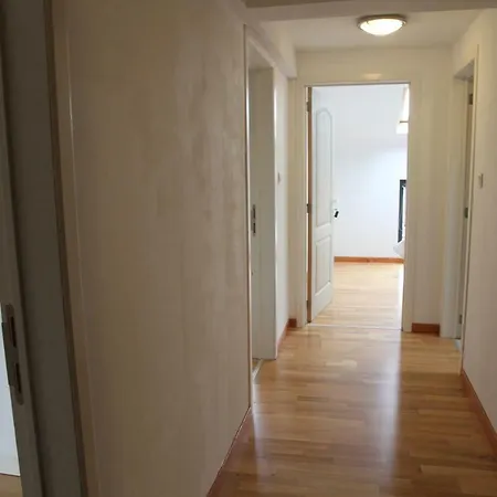 Appartement Courcelles 아파트 *