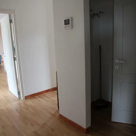 Appartement Courcelles Διαμέρισμα *