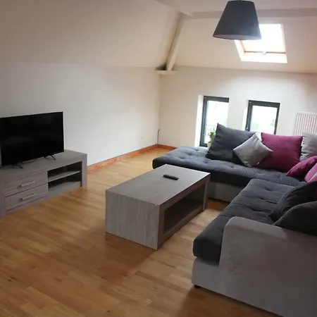 Appartement Courcelles 아파트 *