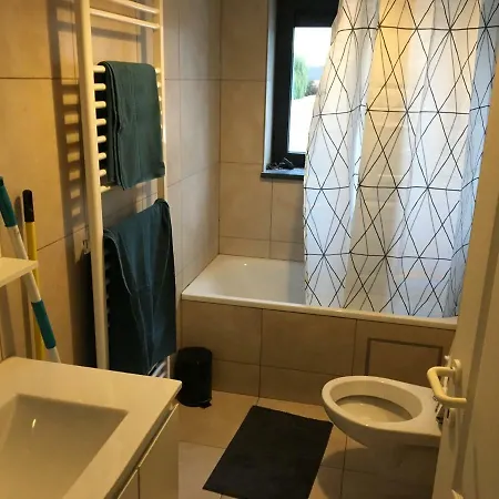 Appartement Courcelles 아파트 *